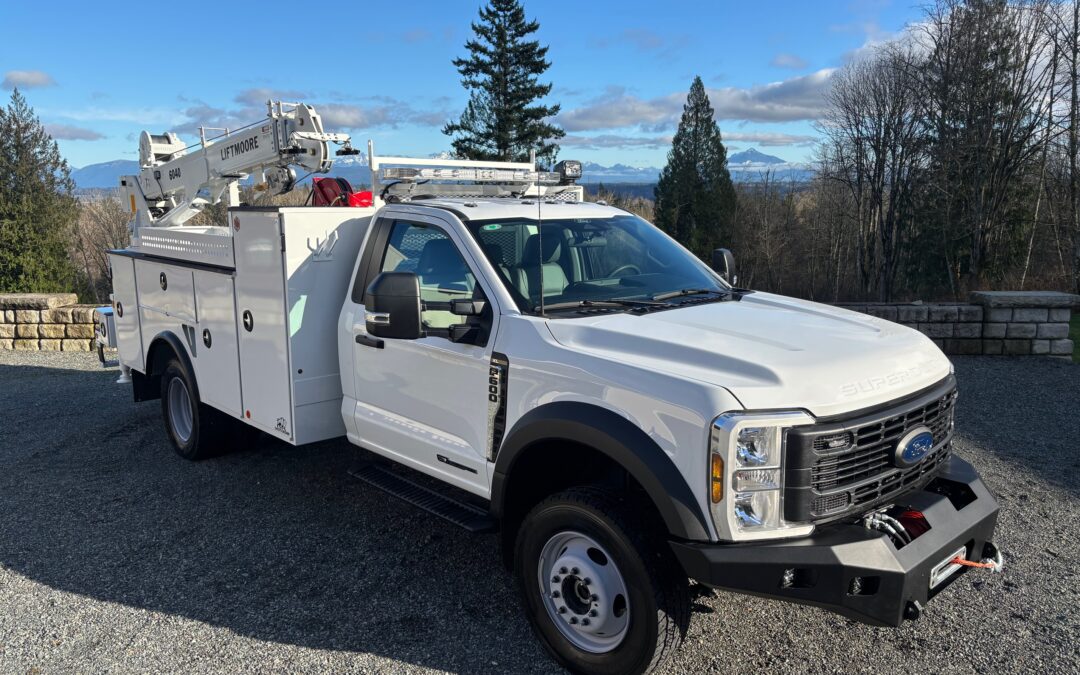 Service Body with Large Crane and Accessories for City of Everett